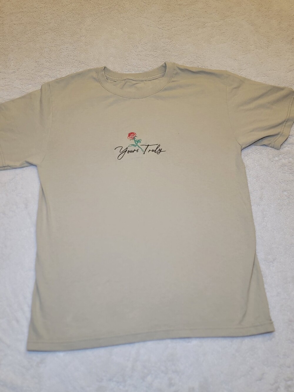 Yours Truly Clothing by Phora Men's Small Rose Graphic T-Shirt Tan Sand